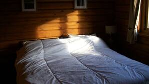 3 bedrooms, iron/ironing board, free cots/infant beds, free WiFi