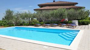 Piscina stagionale all'aperto