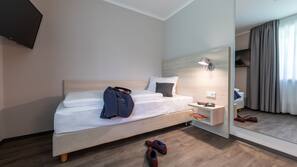 Schreibtisch, Verdunkelungsvorhänge, schallisolierte Zimmer