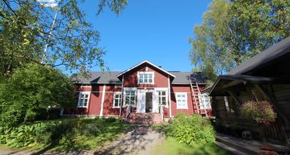 LAURI Historical Log House Manor