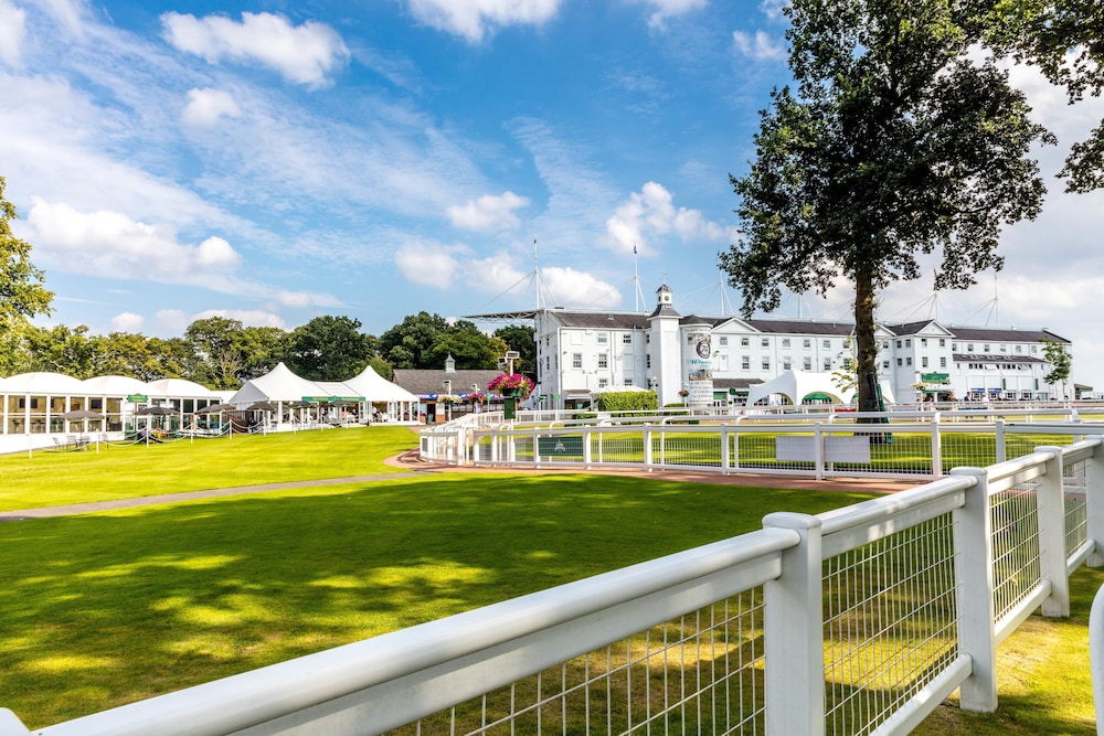 Hampton by Hilton Hamilton Park