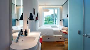 Hypo-allergenic bedding, in-room safe, desk, blackout curtains