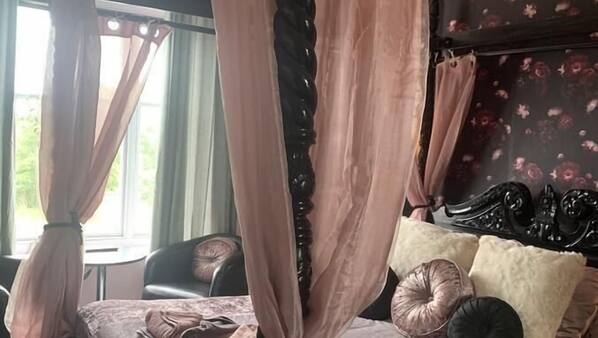 Premium bedding, individually decorated, individually furnished, desk