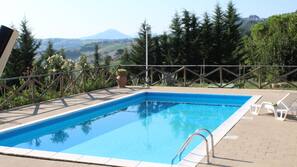 Piscina stagionale all'aperto