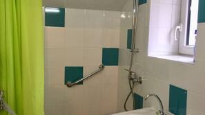 Shower, free toiletries, towels