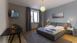 Bureau, espace de travail pour ordinateur portable, lits bébé (gratuits)
