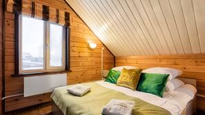 1 bedroom, hypo-allergenic bedding, free minibar items, in-room safe