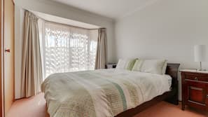 2 bedrooms, linens