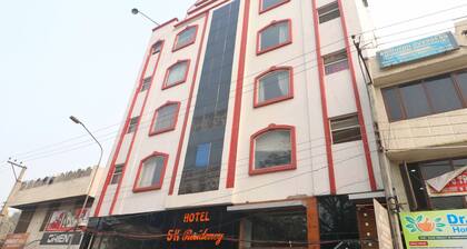 OYO 27012 Hotel Sk Residency