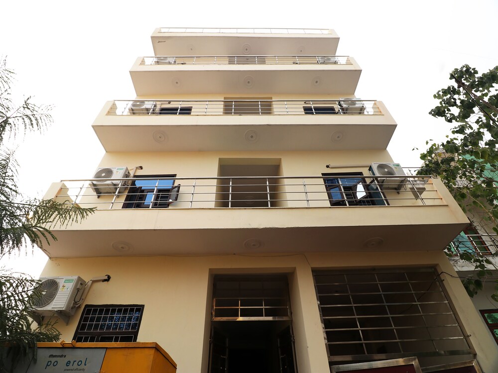 Oyo 22917 Cgr Residency