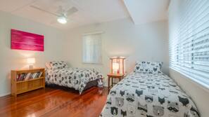 3 bedrooms, iron/ironing board, free WiFi