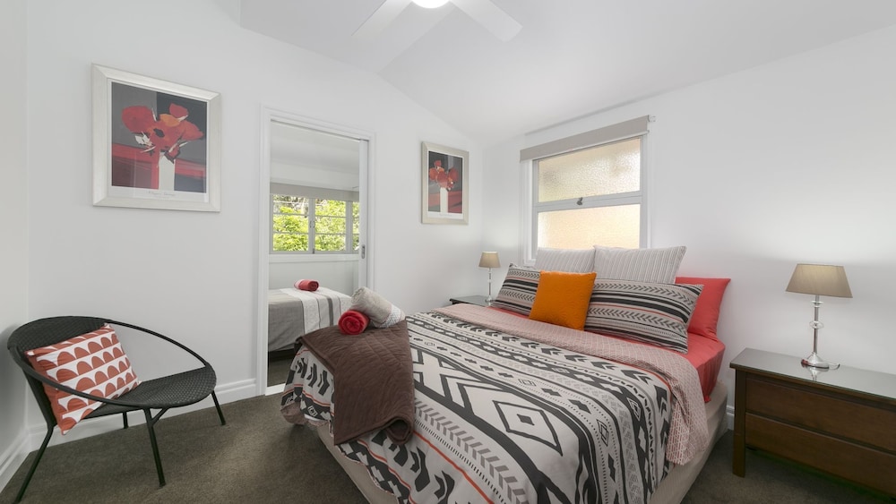 Milton Mews Townhouses Family/Pet Friendly and only 5km from the