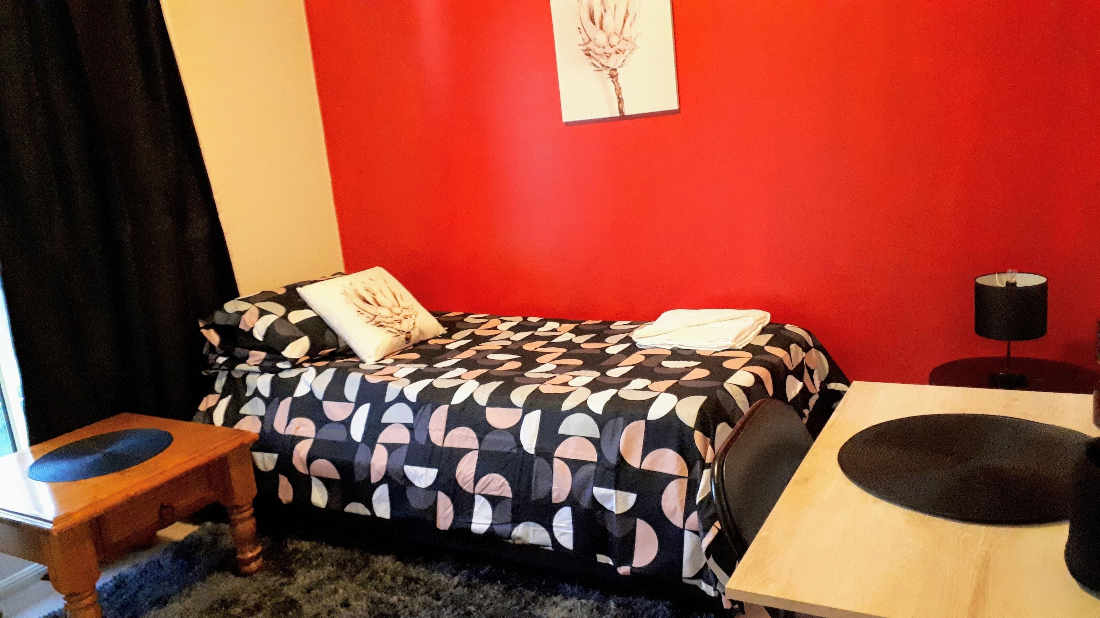 Female Only Stays. Modern Room has Bar Fridge, Kettle & TV, Desk.king Single BED