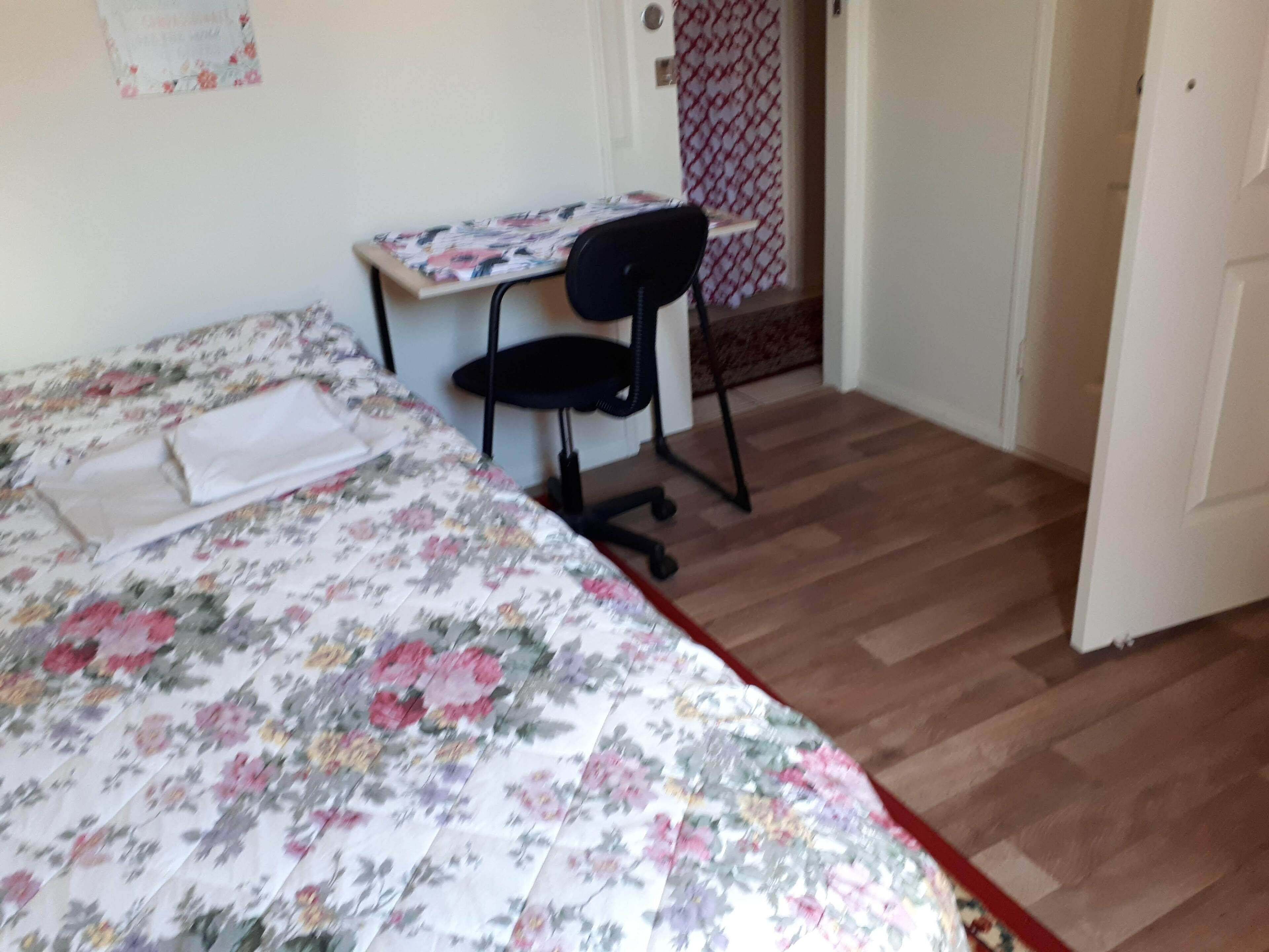 Female Only Stays. Modern Room has Bar Fridge, Kettle & TV, Desk.king Single BED