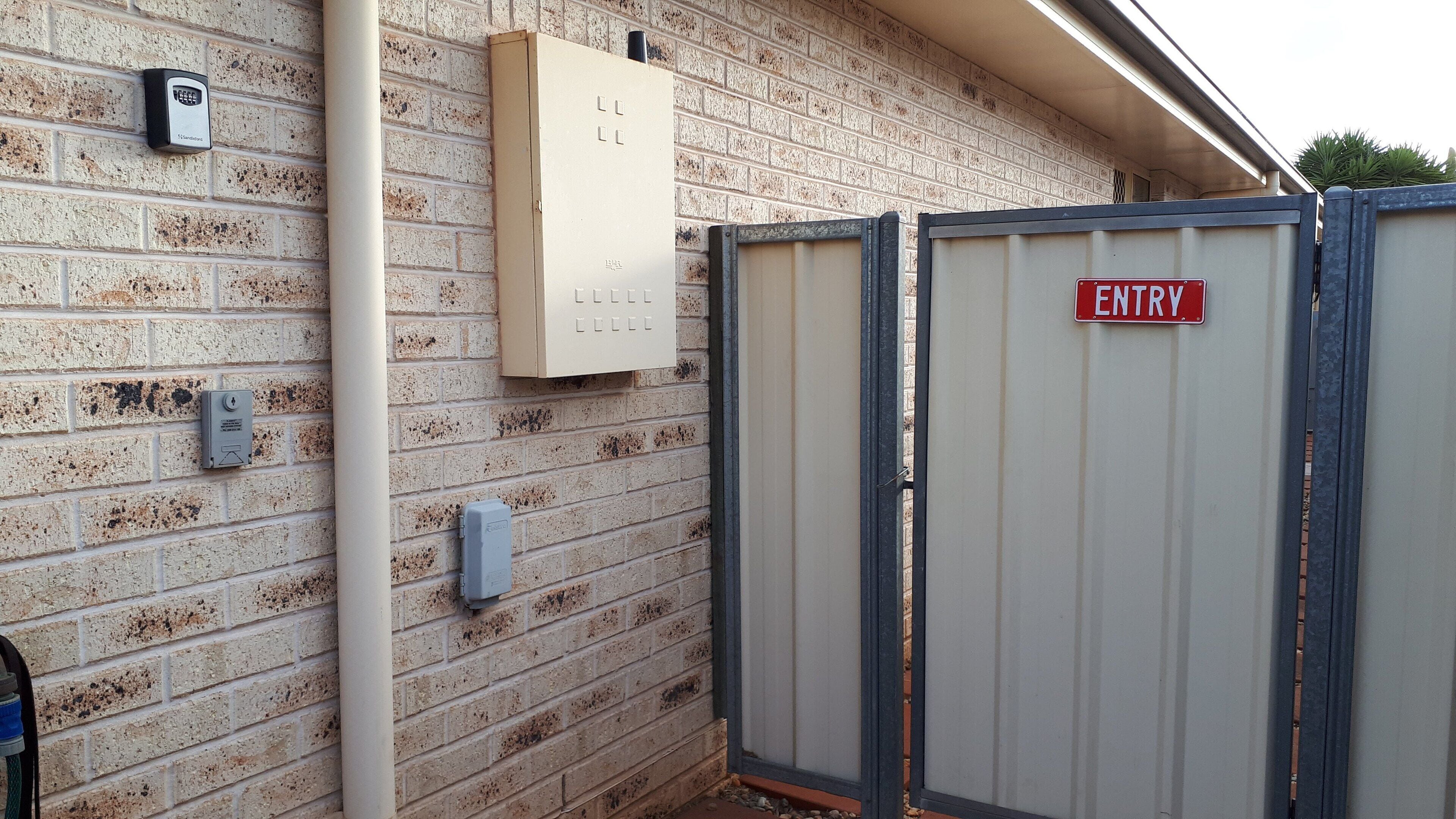 Female Only Stays. Modern Room has Bar Fridge, Kettle & TV, Desk.king Single BED