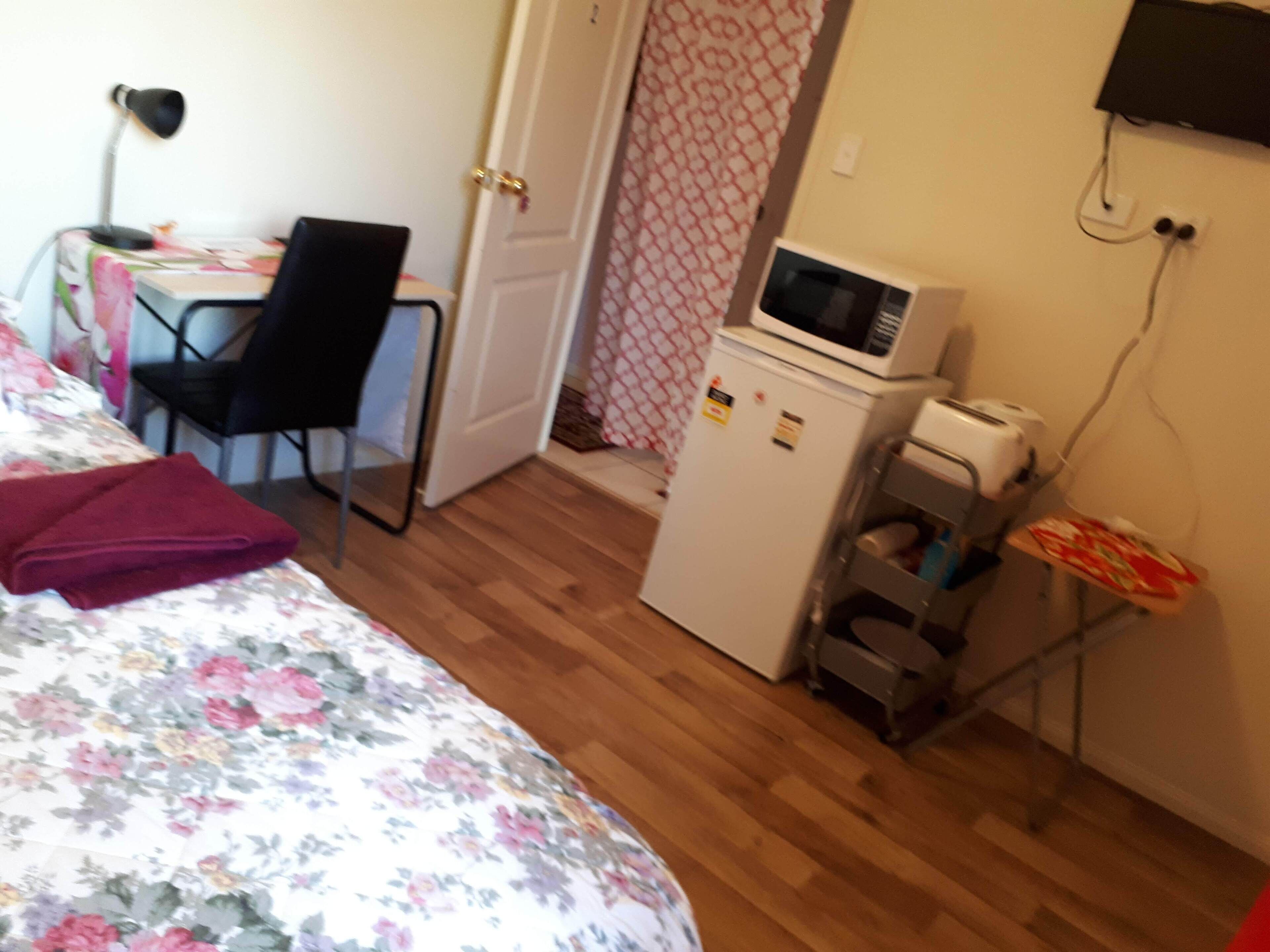 Female Only Stays. Modern Room has Bar Fridge, Kettle & TV, Desk.king Single BED