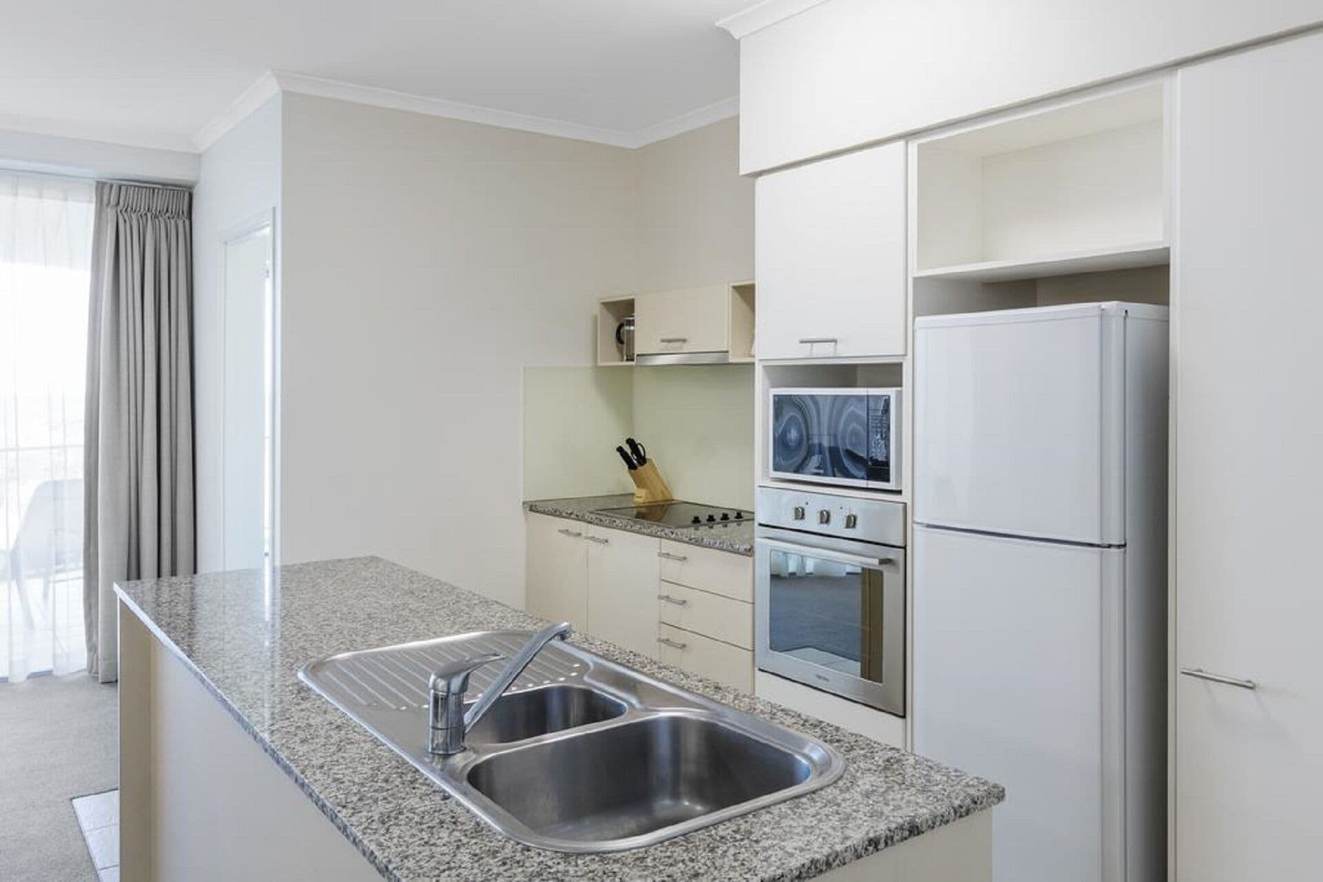 Absolute Beachfront, 3BR, Ramada By Wyndham Marcoola Beach, Marcoola, Australia