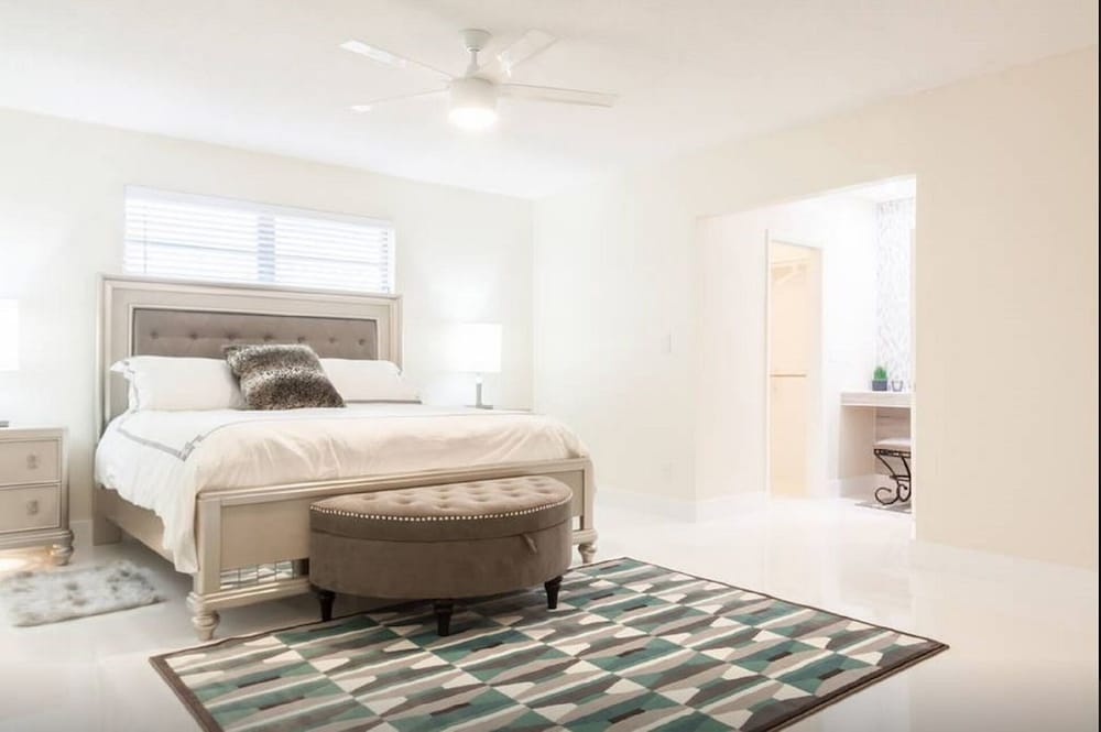 New Modern Pool Home Hollywood Wow! NEW AMAZING...