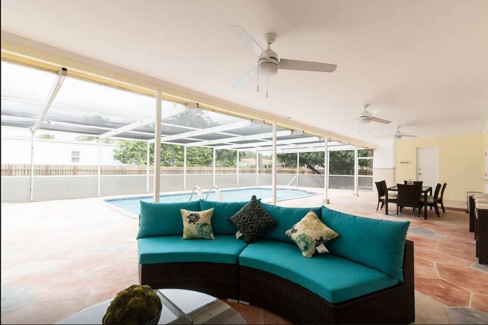 New Modern Pool Home Hollywood Wow! NEW AMAZING...