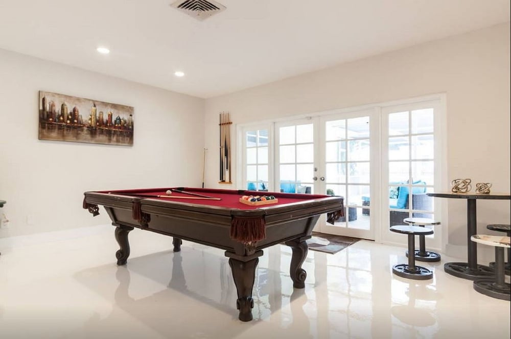 New Modern Pool Home Hollywood Wow! NEW AMAZING...