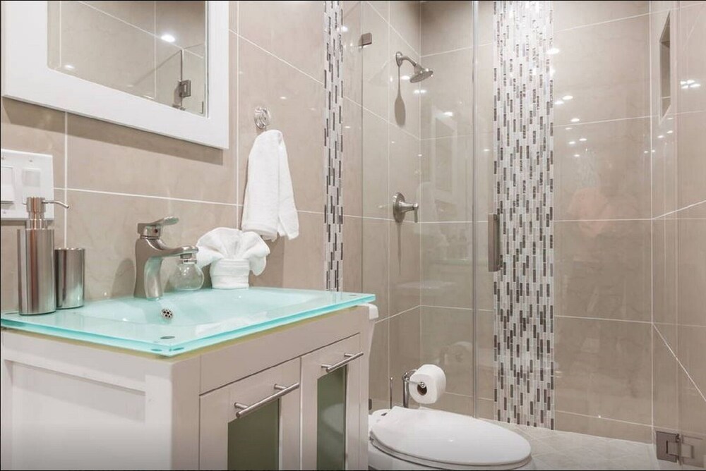 New Modern Pool Home Hollywood Wow! NEW AMAZING...