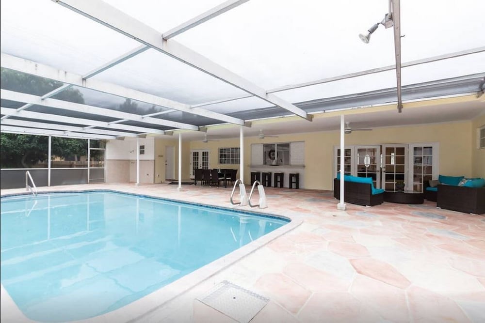 New Modern Pool Home Hollywood Wow! NEW AMAZING...