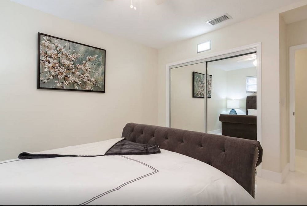 New Modern Pool Home Hollywood Wow! NEW AMAZING...