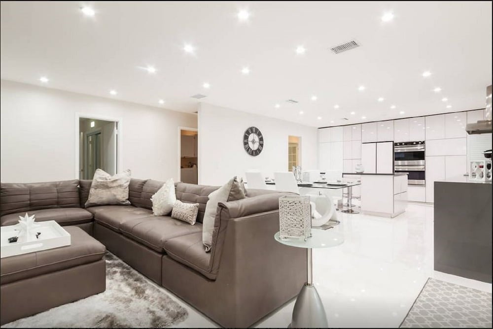 New Modern Pool Home Hollywood Wow! NEW AMAZING...