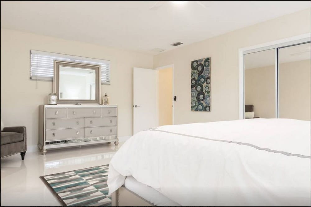 New Modern Pool Home Hollywood Wow! NEW AMAZING...