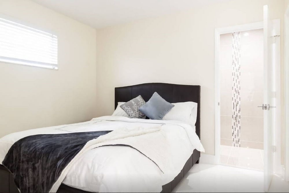 New Modern Pool Home Hollywood Wow! NEW AMAZING...