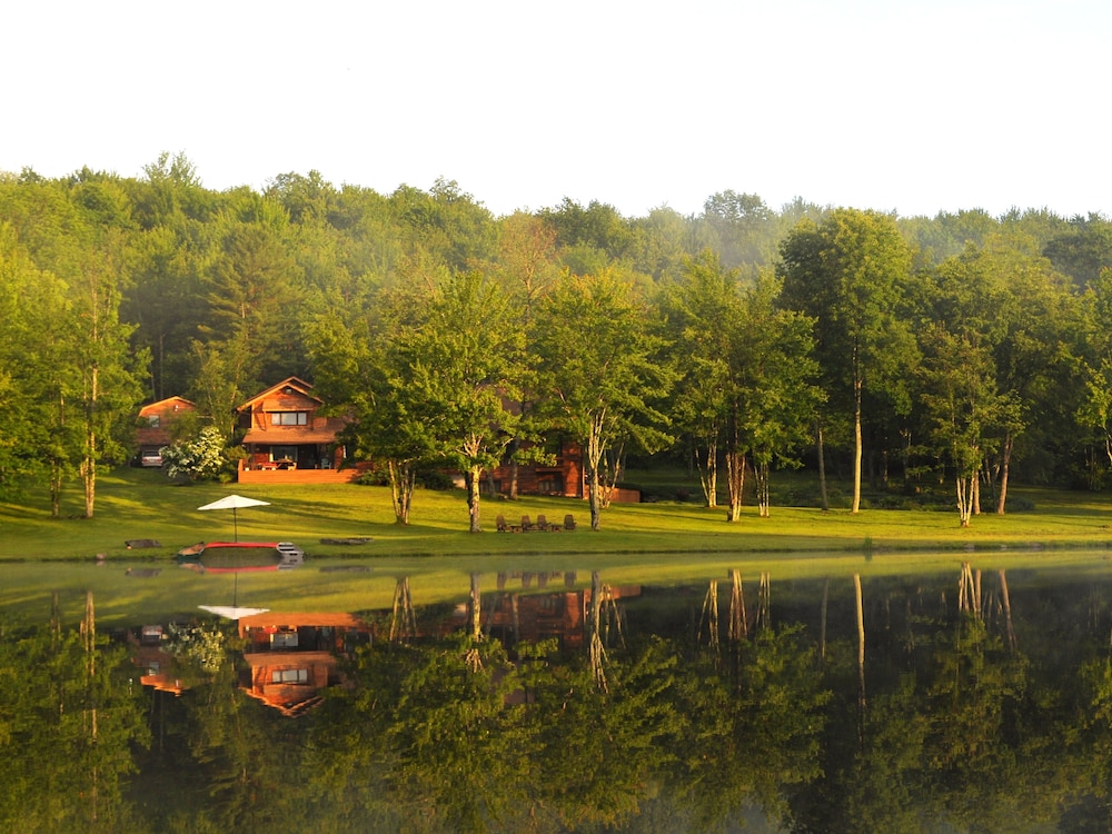 Spruce Lake Farm 56acre mountaintop log home estate on private 7acre