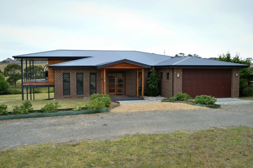 Platinums Views – A Beautiful Modern Split Level Home