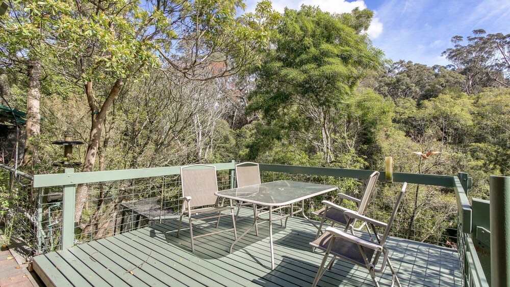 Four Seasons - Located in Kalimna Overlooking Lakes Entrance Township and Waterways