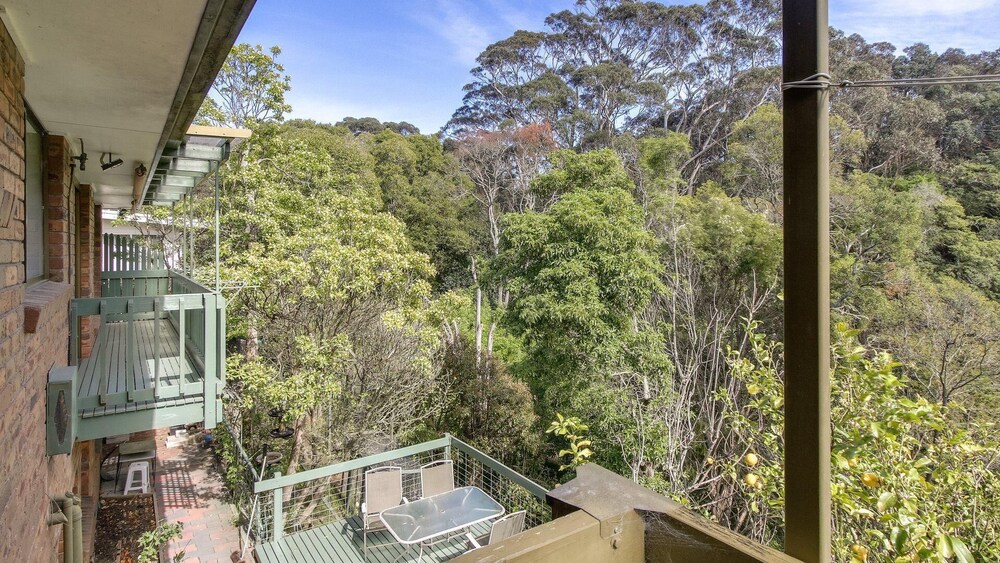 Four Seasons - Located in Kalimna Overlooking Lakes Entrance Township and Waterways