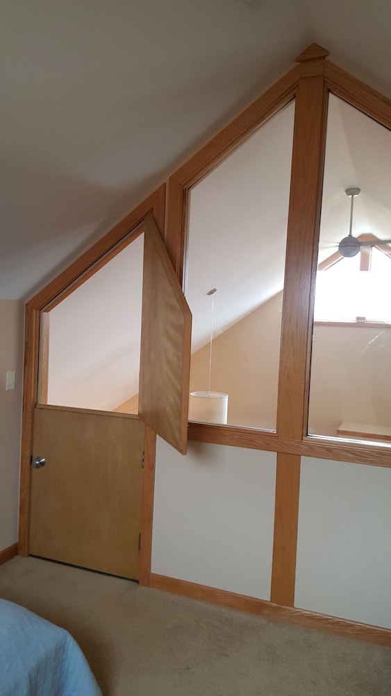 ITHACA NY 36 Acre Retreat, Breathtaking Sunsets, Private, CU, IC, PrivacyEnjoy Danby Vrbo