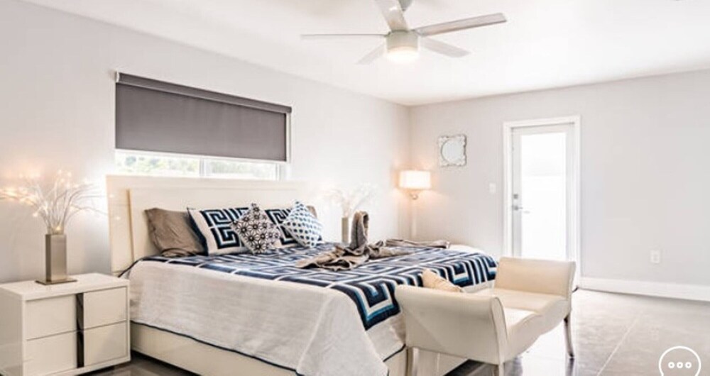 LARGE ESTATE B-BALL/POOL HOME + b- ball court , oversized pool