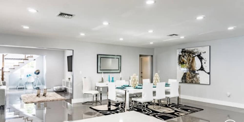 LARGE ESTATE B-BALL/POOL HOME + b- ball court , oversized pool