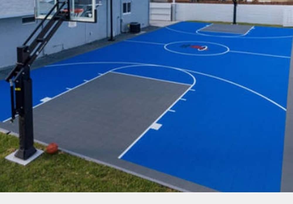 LARGE ESTATE B-BALL/POOL HOME + b- ball court , oversized pool