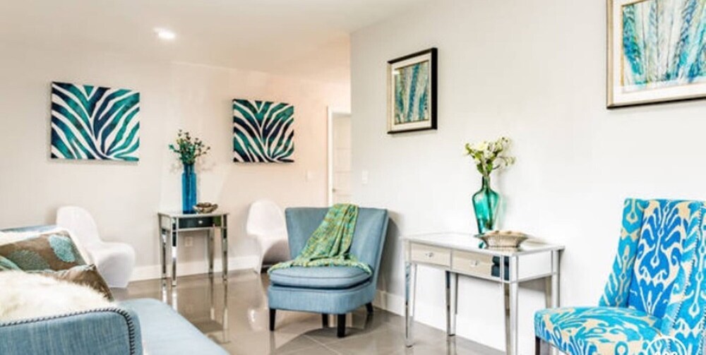 LARGE ESTATE B-BALL/POOL HOME + b- ball court , oversized pool