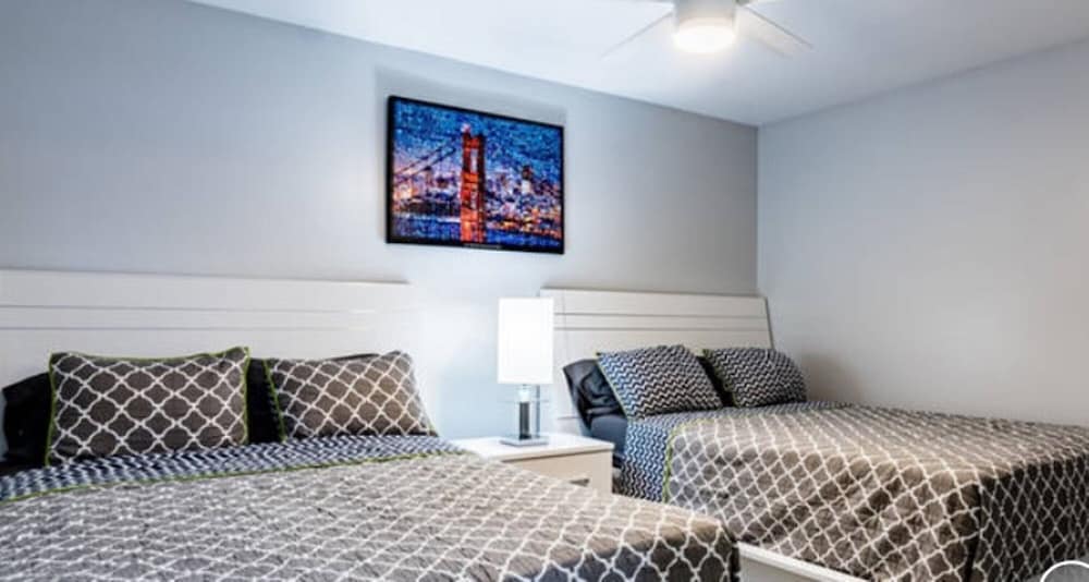 LARGE ESTATE B-BALL/POOL HOME + b- ball court , oversized pool