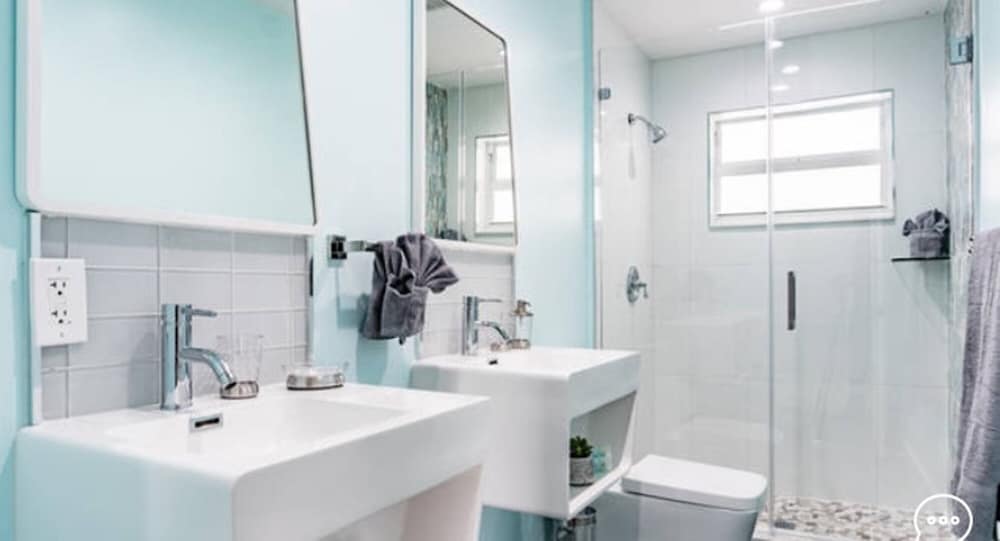 LARGE ESTATE B-BALL/POOL HOME + b- ball court , oversized pool