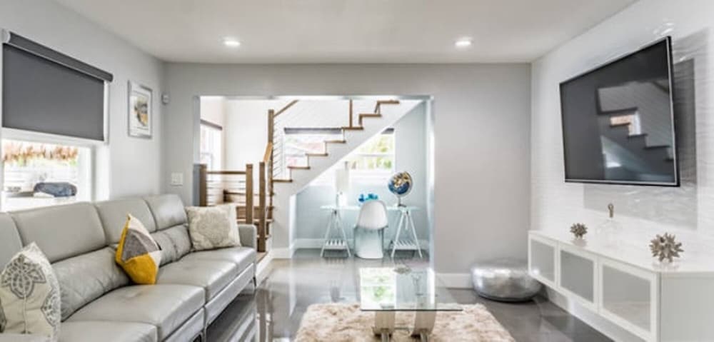 LARGE ESTATE B-BALL/POOL HOME + b- ball court , oversized pool