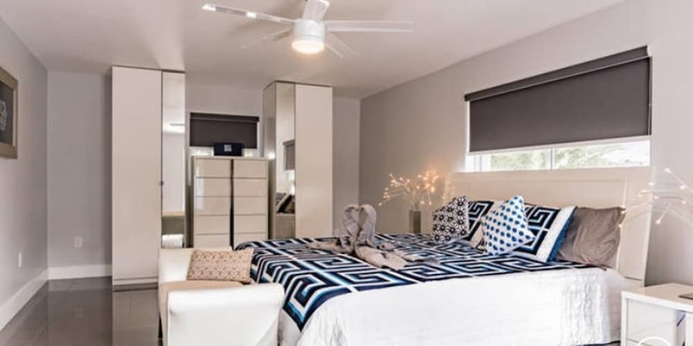 LARGE ESTATE B-BALL/POOL HOME + b- ball court , oversized pool