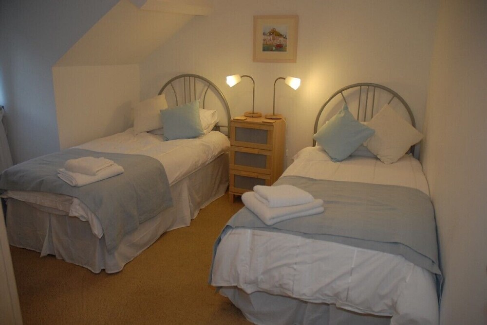 Luxury apartment, panoramic sea views, close to harbour & beaches