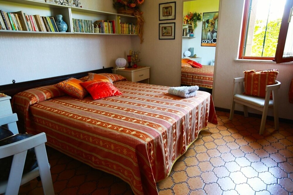 Few meters from the lake of Garda Peschiera del Garda Vrbo