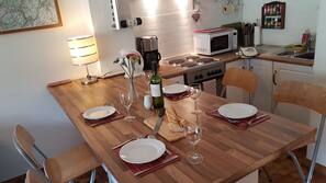 Réfrigérateur, micro-ondes, four, fourneau de cuisine