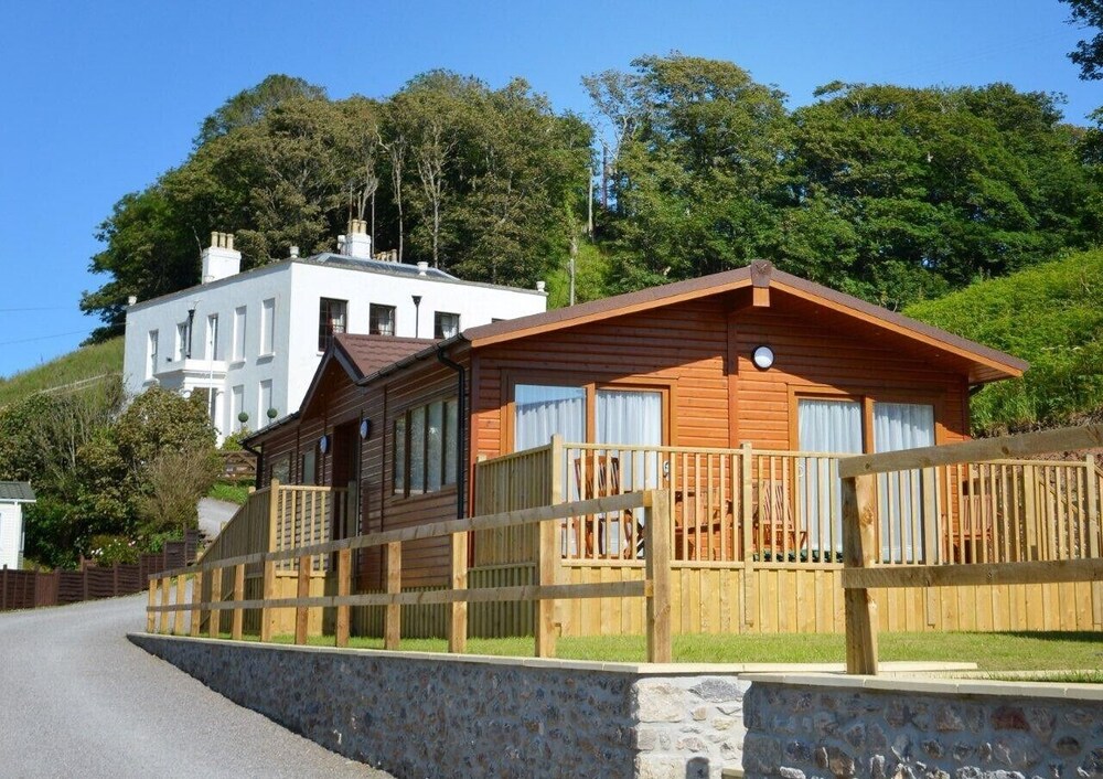 Luxury Lodge, South Devon Coast nr Plymouth, 200m to Beach + Indoor