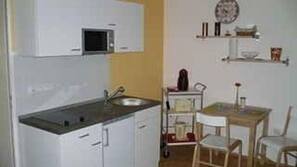 Kühlschrank, Mikrowelle, Ofen, Herd
