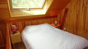 Iron/ironing board, WiFi, linens
