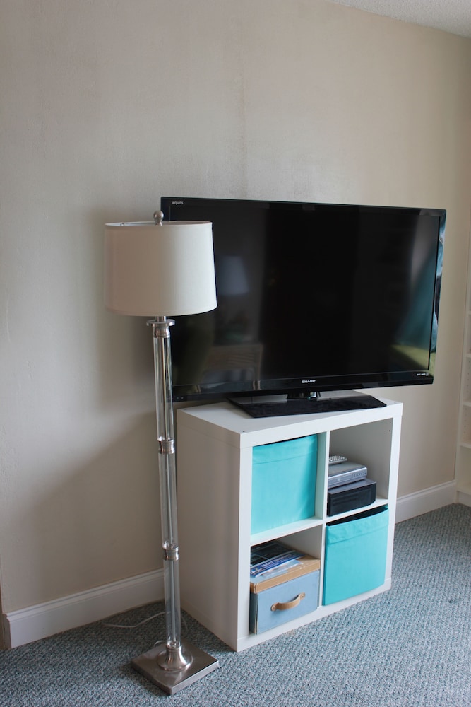 Cozy Family-Friendly Poolside Condo with Gorgeous Ocean-Front View - Sleeps 8